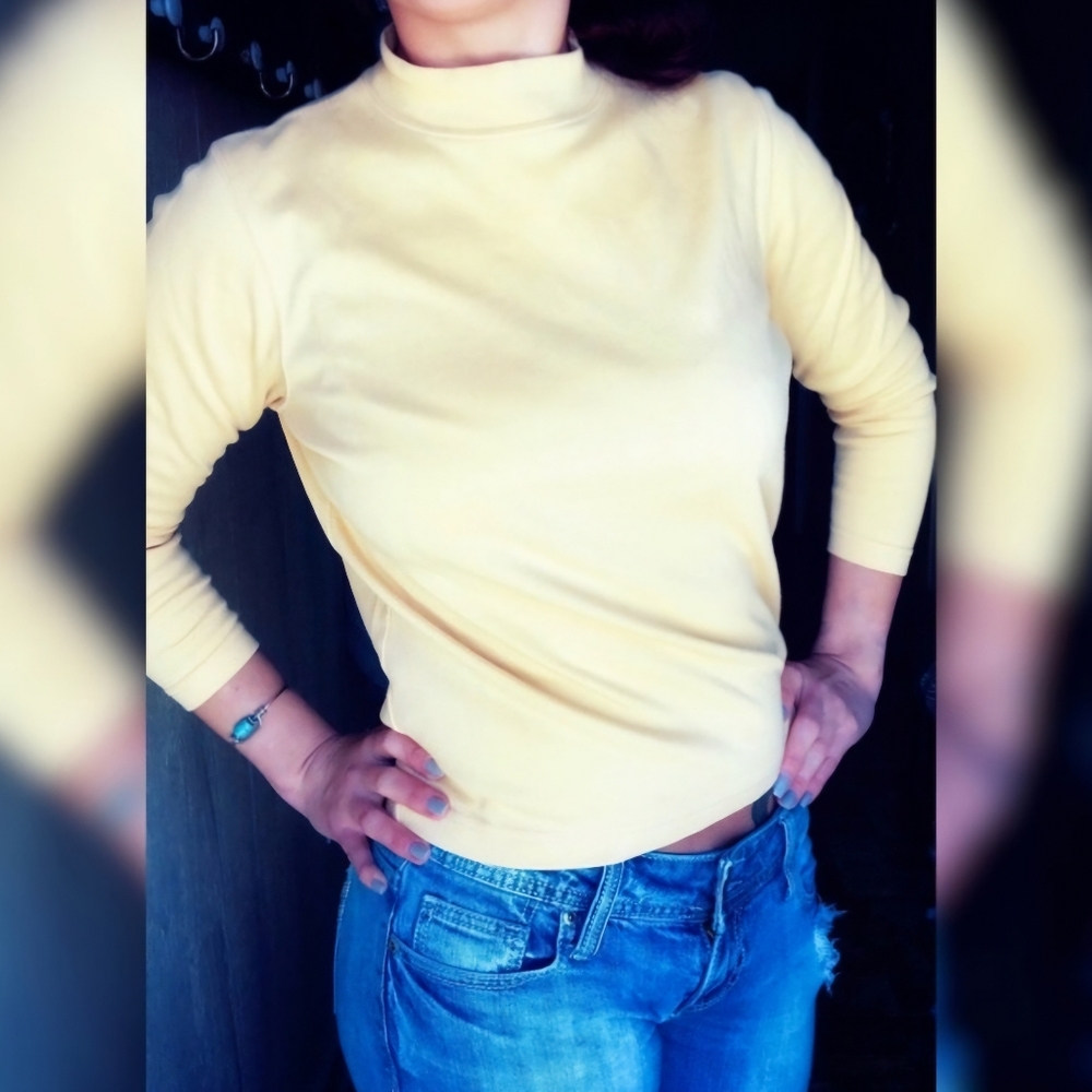 Retro Mockneck Pale Yellow top